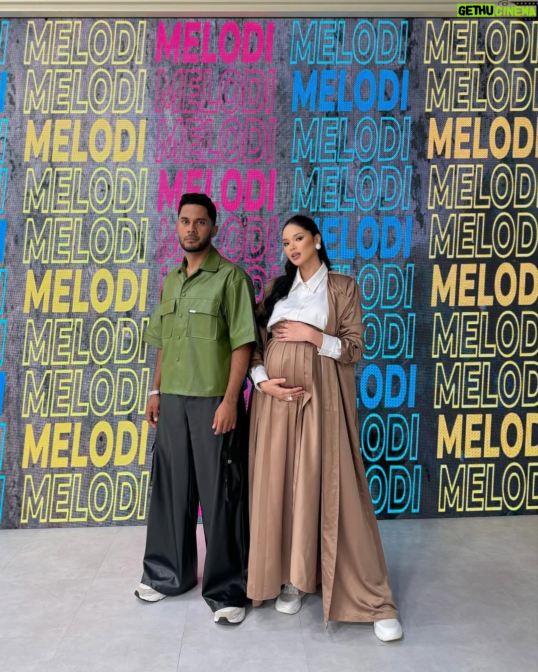 Ain Edruce - 23.4K Likes - @meloditv3 studio baru gaisssss!!!! Studio baru, vibe baru.. muka host je sama😘
Alalalalalaaaa pengantin baru ni.. bagus @fikryibrahim ni.. baru kahwin pun keje.. minggu ni gaji aku kau amik 50% okay. 🤪🤪🤪🤪