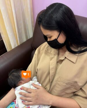 Ain Edruce Instagram - Pantang day 20 💥💥💥
Come on ain.. sikit lagi.
Nak cerita pasal soraya dan adik dia… haritu soraya kena RSV, now adik dia pulak.. tp sbb adik dia kecik, kena stay dlm wad… doakan dorang sembuh cepat okay. Mummy dah sedih dah ni. 😣