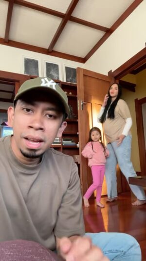 Ain Edruce Instagram - Korang rasa Sape nampak paling stress?? Ce comment sikit hahah