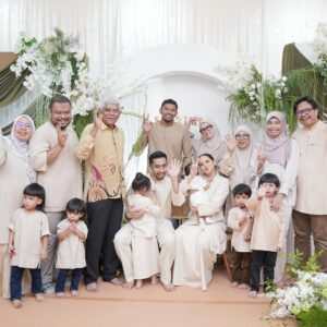 Ain Edruce Instagram - 9/8/2025,
-Majlis Aqiqah Shaziman-
Semoga awak membesar sihat dan dengar cakap mummy and daddy ok🙏🏻🙏🏻🙏🏻
Dalam majlis aqiqah pun sempat mummy celebrate beday hahaha
Thank you semua❤️
📸: @irymaidris
Pelamin : @_pretty.little.events