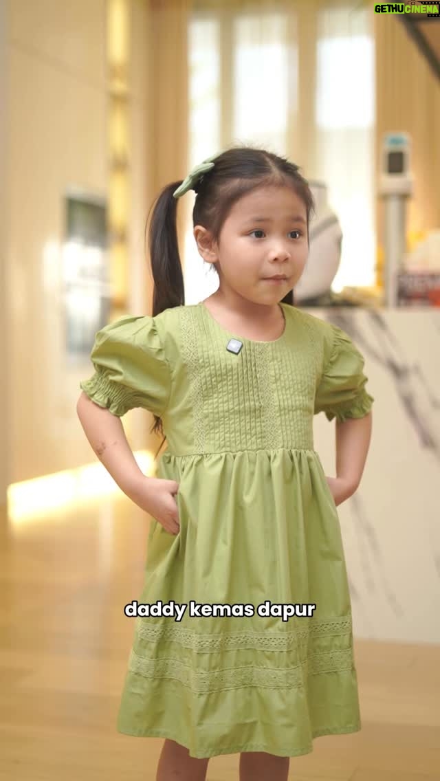 Ain Edruce - 27.9K Likes - Jarang jarang ni si kecik ni boleh jadi boss. Sian Mirul kene cuci pinggan. Apa apa pon, harini aku Merdeka!!!!

@sunlightmalaysia #sunlightnature #sunlightmerdeka #merdekaformama #familytok