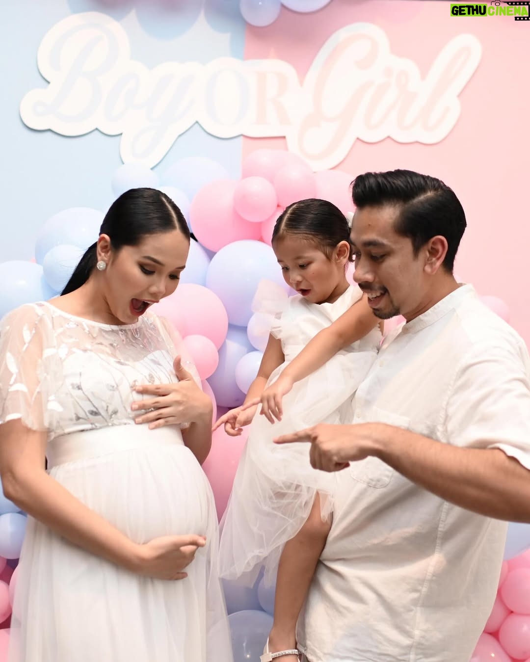 Ain Edruce - 130.5K Likes - Look ! Soraya gonna be kakak❤️❤️❤️

Alhamdulillah for this rezeki…
Awal tahun hari tu aku sedih sangat waktu raya sebab gugur. X pernah aku rasa sedih macam tu dalam hidup aku.. tapi Alhamdulillah Allah bagi lagi rezeki untuk kami sekeluarga. 🙏🏻🙏🏻🙏🏻

Doakan baby ain sihat okay. ❤️
(Yang penting @amirul_hafizz bukan main happy ehh time gender reveal.. kenapa yeee?!!!)
Love you daddy @amirul_hafizz and @__itsmesoraya 💥💥💥
Backdrop from @_pretty.little.events ❤️