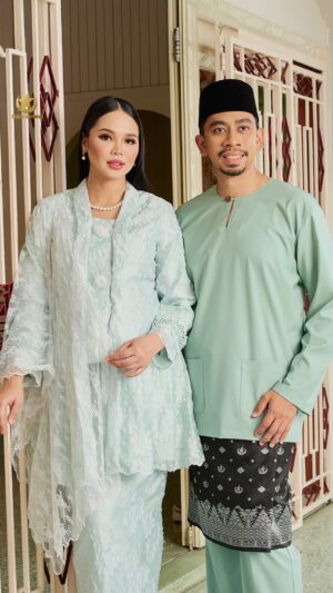 Ain Edruce Instagram - Kasi chance lah eh @ainedruce nak sweet sweet walaupun Amirul macam tak get the memo je 😂😭
#bulanbintanghq #sedekadmenyinar