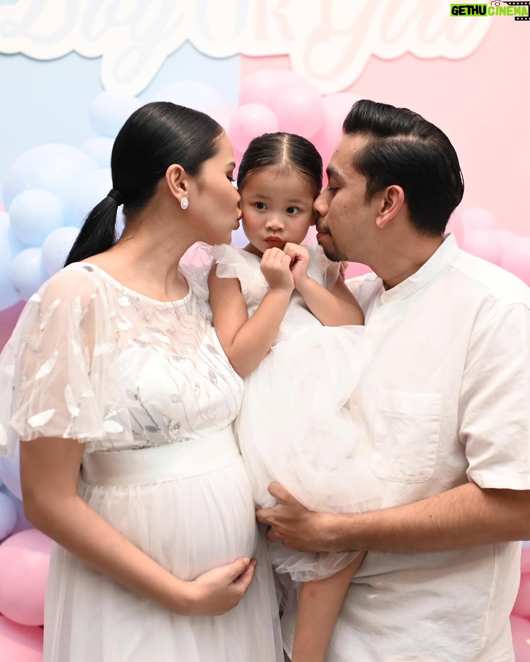 Ain Edruce - 130.5K Likes - Look ! Soraya gonna be kakak❤️❤️❤️

Alhamdulillah for this rezeki…
Awal tahun hari tu aku sedih sangat waktu raya sebab gugur. X pernah aku rasa sedih macam tu dalam hidup aku.. tapi Alhamdulillah Allah bagi lagi rezeki untuk kami sekeluarga. 🙏🏻🙏🏻🙏🏻

Doakan baby ain sihat okay. ❤️
(Yang penting @amirul_hafizz bukan main happy ehh time gender reveal.. kenapa yeee?!!!)
Love you daddy @amirul_hafizz and @__itsmesoraya 💥💥💥
Backdrop from @_pretty.little.events ❤️