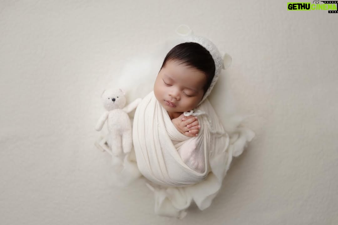Ain Edruce - 22.5K Likes - Hello everybody. My name is shaziman ! Im the newest member in my family👶🏻👶🏻👶🏻
uncle and aunty boleh panggil saya iman ❤️
📸 : @lilnborn