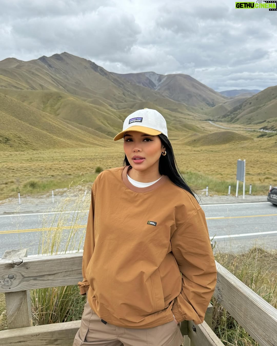 Ain Edruce - 28.2K Likes - Day 2 💥💥💥
Queenstown, New Zealand
Outfit by @natgeostore_my