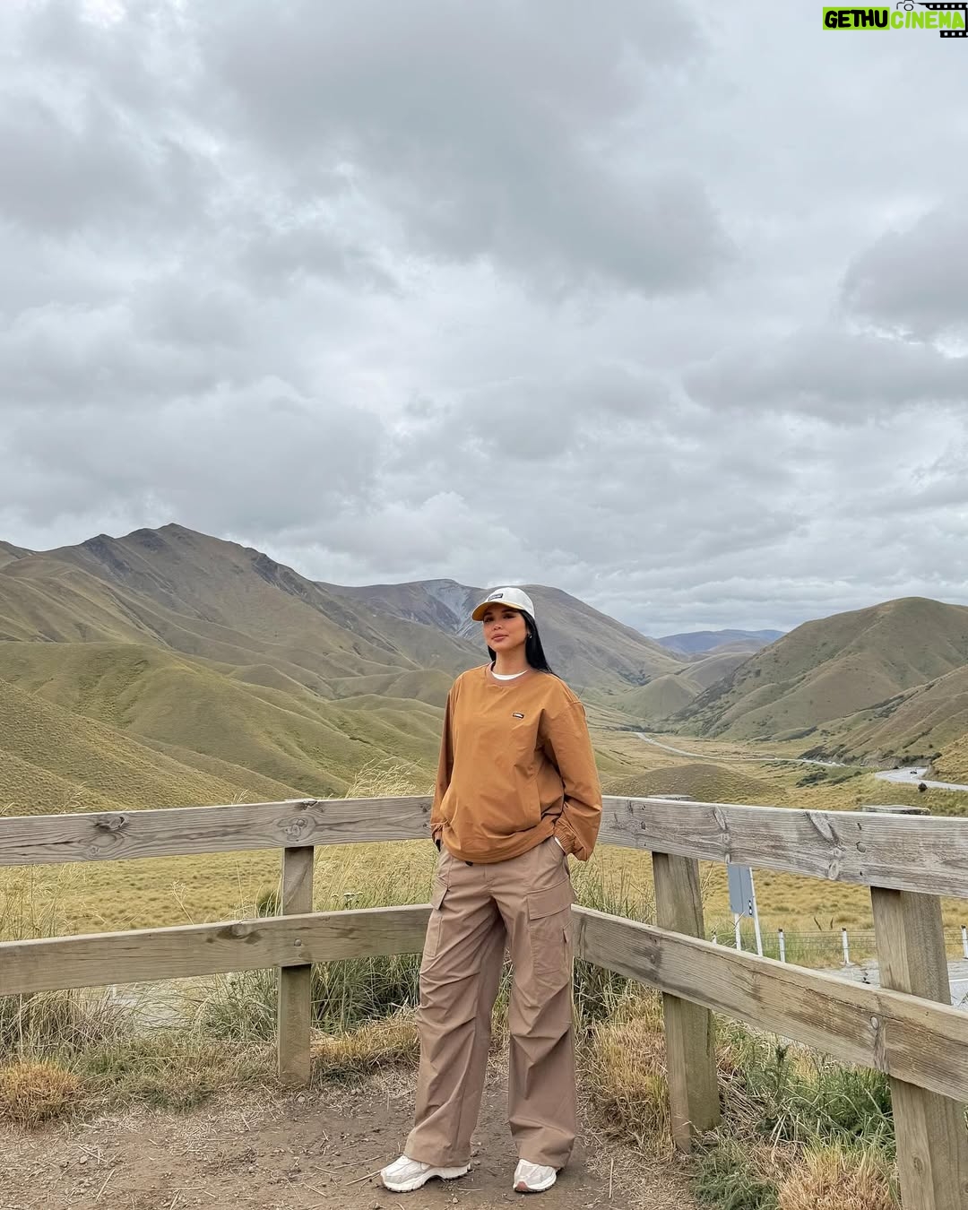 Ain Edruce - 28.2K Likes - Day 2 💥💥💥
Queenstown, New Zealand
Outfit by @natgeostore_my
