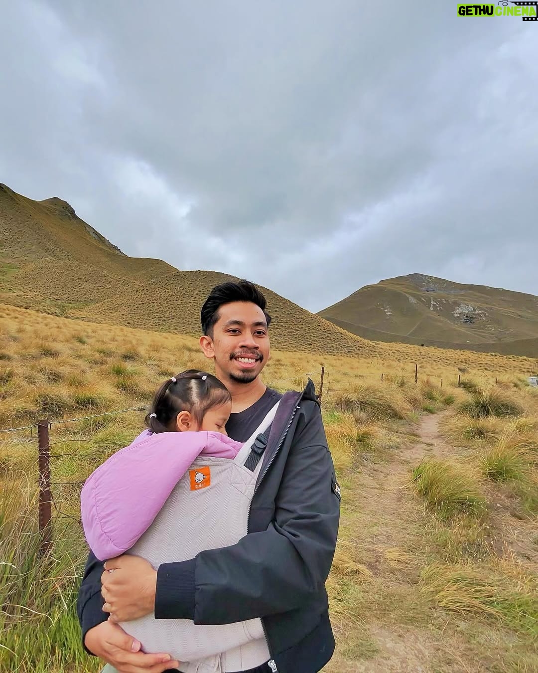 Ain Edruce - 28.2K Likes - Day 2 💥💥💥
Queenstown, New Zealand
Outfit by @natgeostore_my
