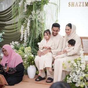 Ain Edruce Instagram - 9/8/2025,
-Majlis Aqiqah Shaziman-
Semoga awak membesar sihat dan dengar cakap mummy and daddy ok🙏🏻🙏🏻🙏🏻
Dalam majlis aqiqah pun sempat mummy celebrate beday hahaha
Thank you semua❤️
📸: @irymaidris
Pelamin : @_pretty.little.events