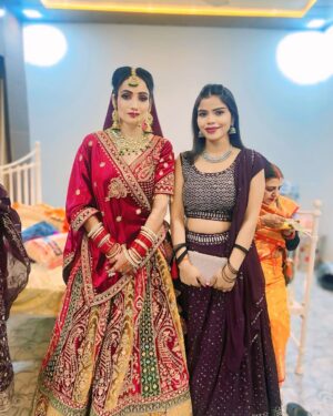 Aisha Instagram - Wedding ka season😀❤️
#instagram #instagood #instalike #wedding #indianwedding #bride #bridalmakeup #weddingdress #like #follow #share #dulhan #weddingideas #weddingday #shaddi #shadi #shadiseason