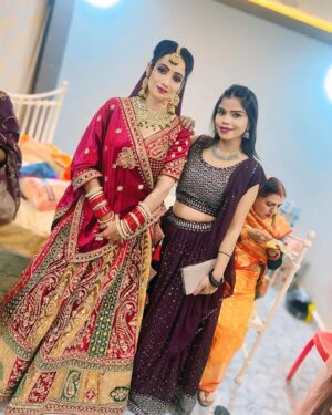 Aisha Instagram - Wedding ka season😀❤️
#instagram #instagood #instalike #wedding #indianwedding #bride #bridalmakeup #weddingdress #like #follow #share #dulhan #weddingideas #weddingday #shaddi #shadi #shadiseason