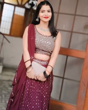 Aisha Instagram - Wedding ka season😀❤️
#instagram #instagood #instalike #wedding #indianwedding #bride #bridalmakeup #weddingdress #like #follow #share #dulhan #weddingideas #weddingday #shaddi #shadi #shadiseason