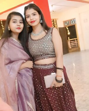 Aisha Instagram - Wedding ka season😀❤️
#instagram #instagood #instalike #wedding #indianwedding #bride #bridalmakeup #weddingdress #like #follow #share #dulhan #weddingideas #weddingday #shaddi #shadi #shadiseason