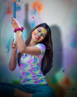 Aisha Instagram - Enjoy the day to the fullest because Holi comes just once a year😎❤️HAPPY HOLI🖍🖍
Edit:
@mr_deepeshhh