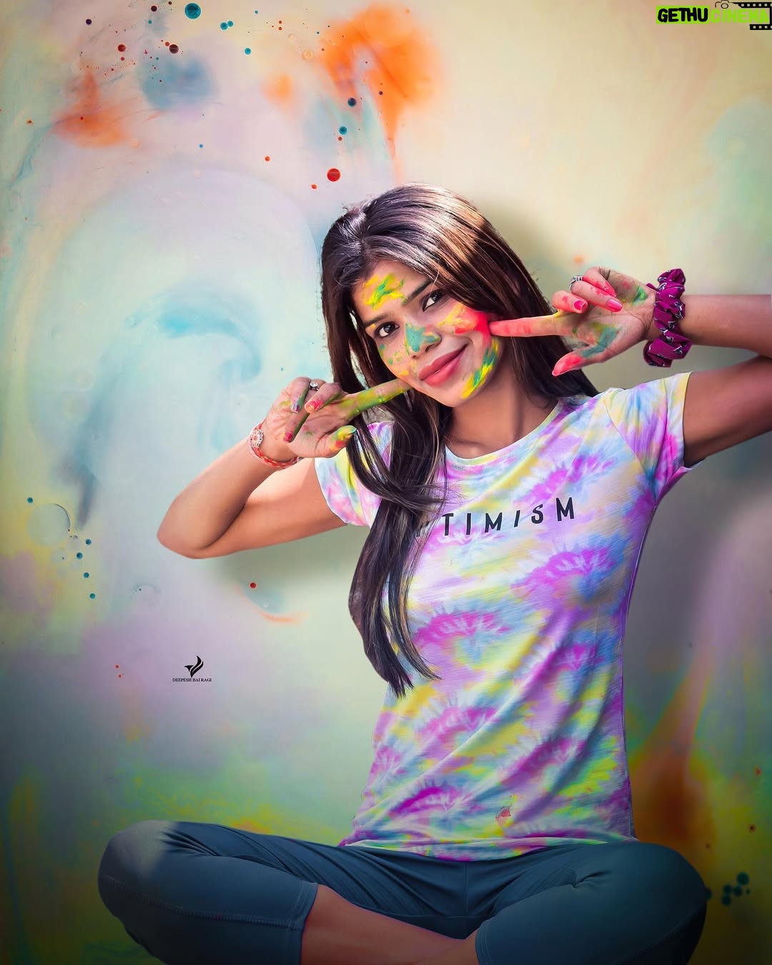 Aisha - 15K Likes - Enjoy the day to the fullest because Holi comes just once a year😎❤️HAPPY HOLI🖍🖍

Edit:
@mr_deepeshhh