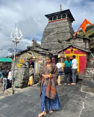 Aisha Kashyap Instagram - देवों की नगरी मैं मेरा दिन || 🙏🔱❤️