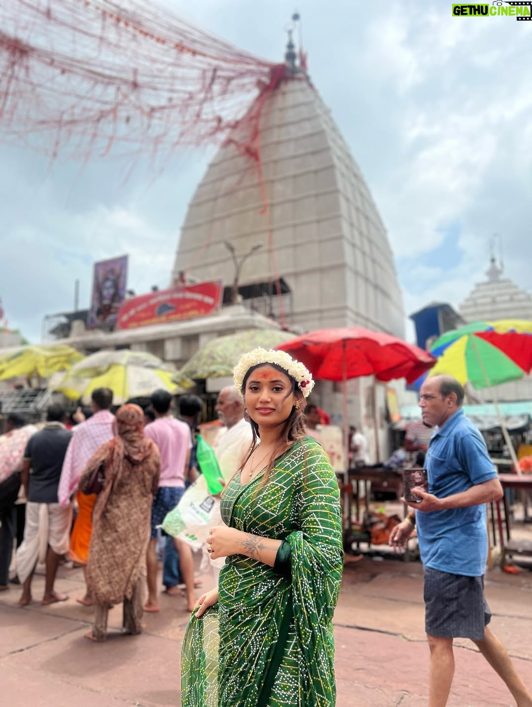 Aisha Kashyap - 49.9K Likes - बाबा बैद्यनाथ ज्योतिर्लिंग नगरी में सिर्फ मंदिर नहीं, हर पत्थर में भी शिव बसते हैं…… 🙏❤️

Before my birthday, visited the temple to calm my heart and seek blessings 🫶🏻