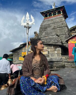 Aisha Kashyap Instagram - देवों की नगरी मैं मेरा दिन || 🙏🔱❤️