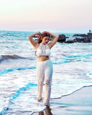 Aisha Kashyap Instagram - Finally out Goa trip was not cancelled 🏝️🥺 CHEERs🥂
.
.
.
.
Wearing: @gasolina_surat
Edit @edittbyjai