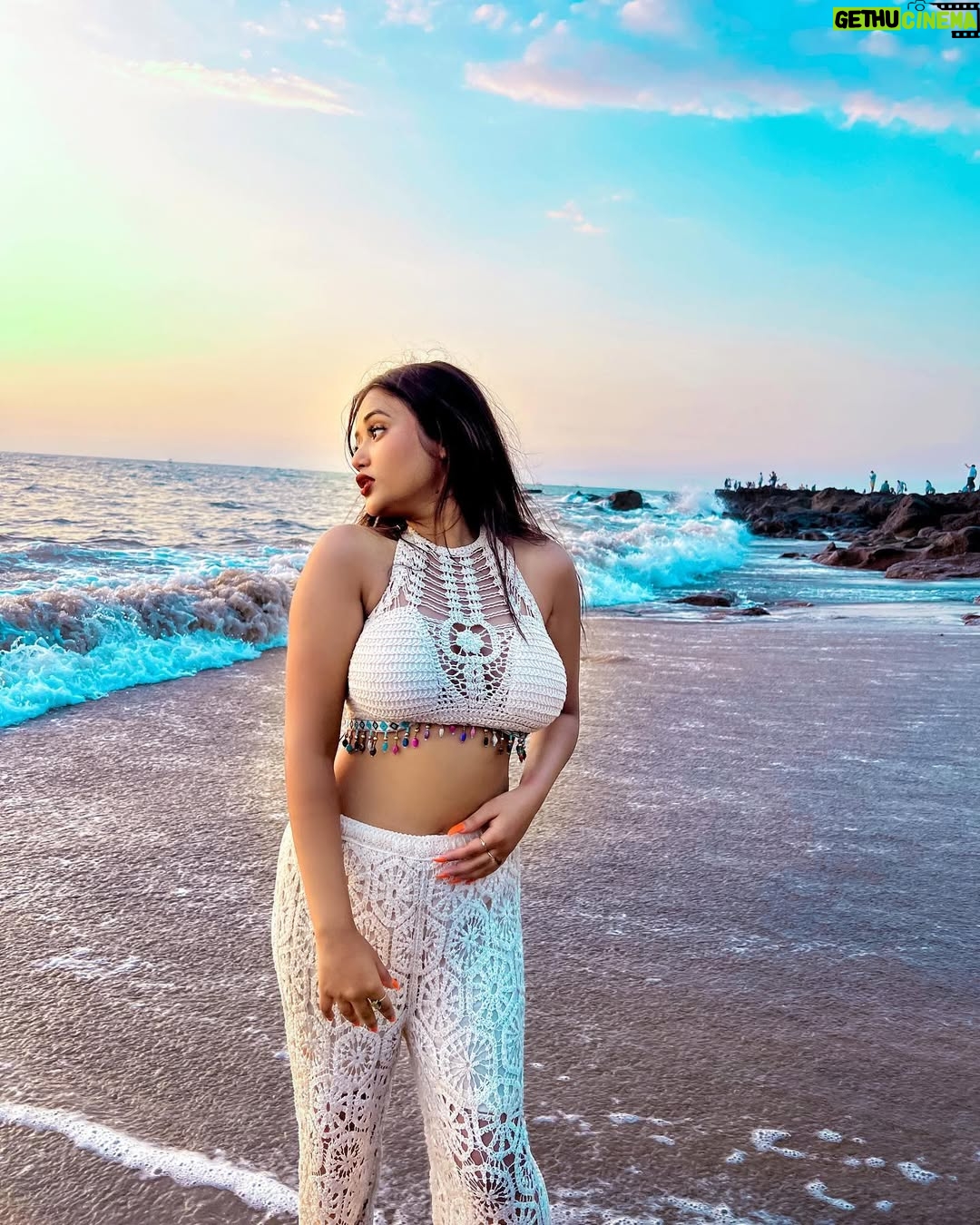 Aisha Kashyap - 57.8K Likes - Finally out Goa trip was not cancelled 🏝️🥺 CHEERs🥂 
.
.
.
.
Wearing: @gasolina_surat 
Edit @edittbyjai