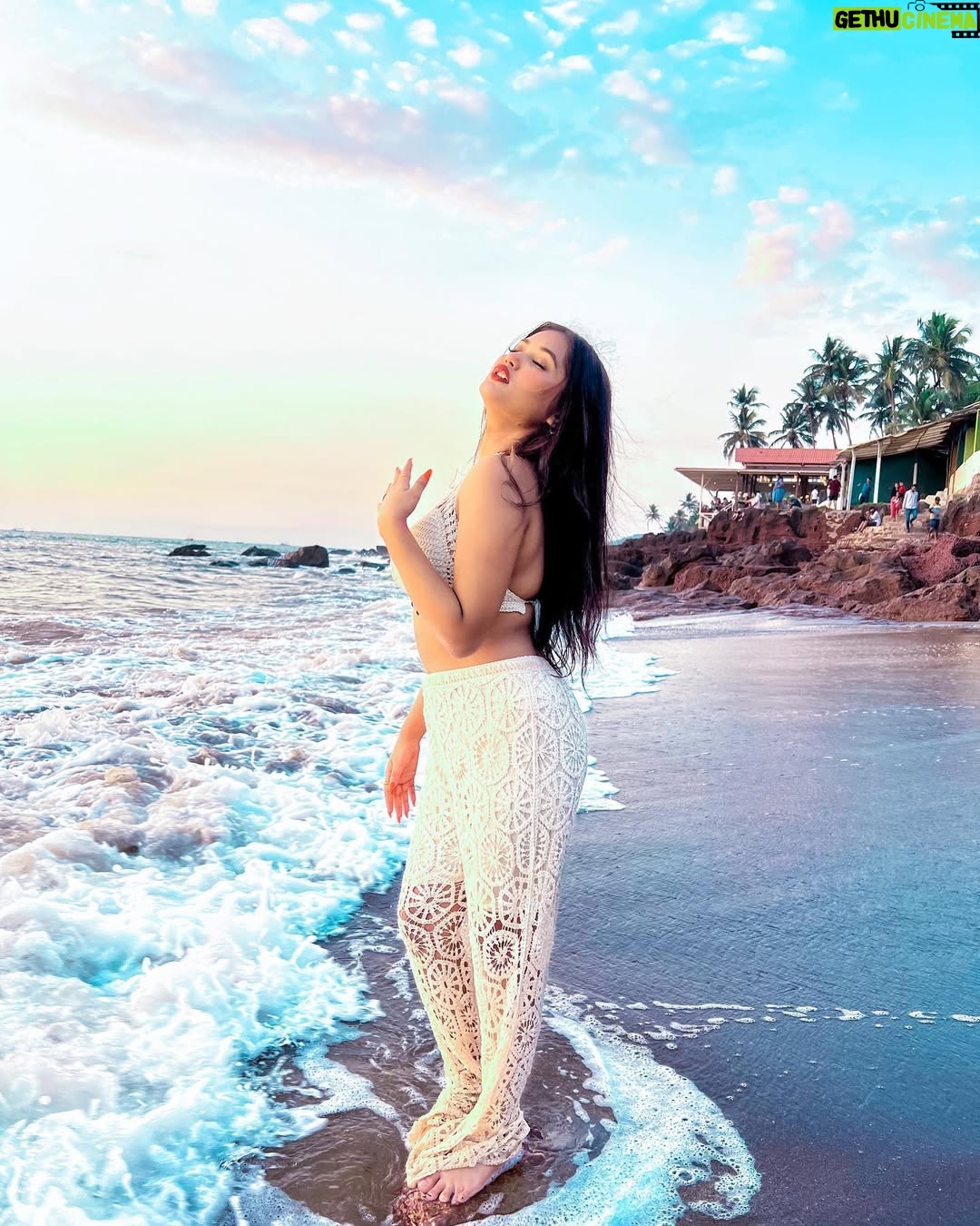 Aisha Kashyap - 57.8K Likes - Finally out Goa trip was not cancelled 🏝️🥺 CHEERs🥂 
.
.
.
.
Wearing: @gasolina_surat 
Edit @edittbyjai