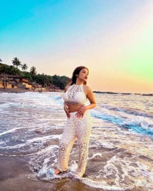 Aisha Kashyap Instagram - Finally out Goa trip was not cancelled 🏝️🥺 CHEERs🥂 
.
.
.
.
Wearing: @gasolina_surat 
Edit @edittbyjai