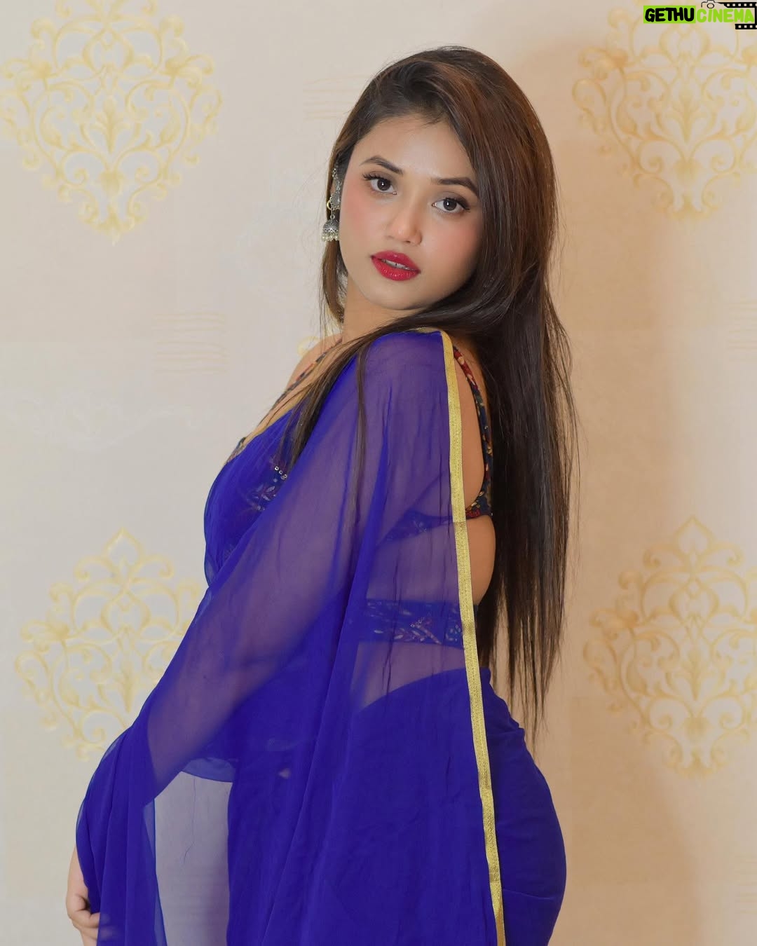 Aisha Kashyap - 51.3K Likes - 1.9 Million fam 💙🤍 
.
.
.
.
📸 @__prakashkumar__4567
