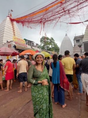 Aisha Kashyap Instagram - बाबा बैद्यनाथ ज्योतिर्लिंग नगरी में सिर्फ मंदिर नहीं, हर पत्थर में भी शिव बसते हैं…… 🙏❤️
Before my birthday, visited the temple to calm my heart and seek blessings 🫶🏻