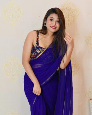 Aisha Kashyap Instagram - 1.9 Million fam 💙🤍 
.
.
.
.
📸 @__prakashkumar__4567