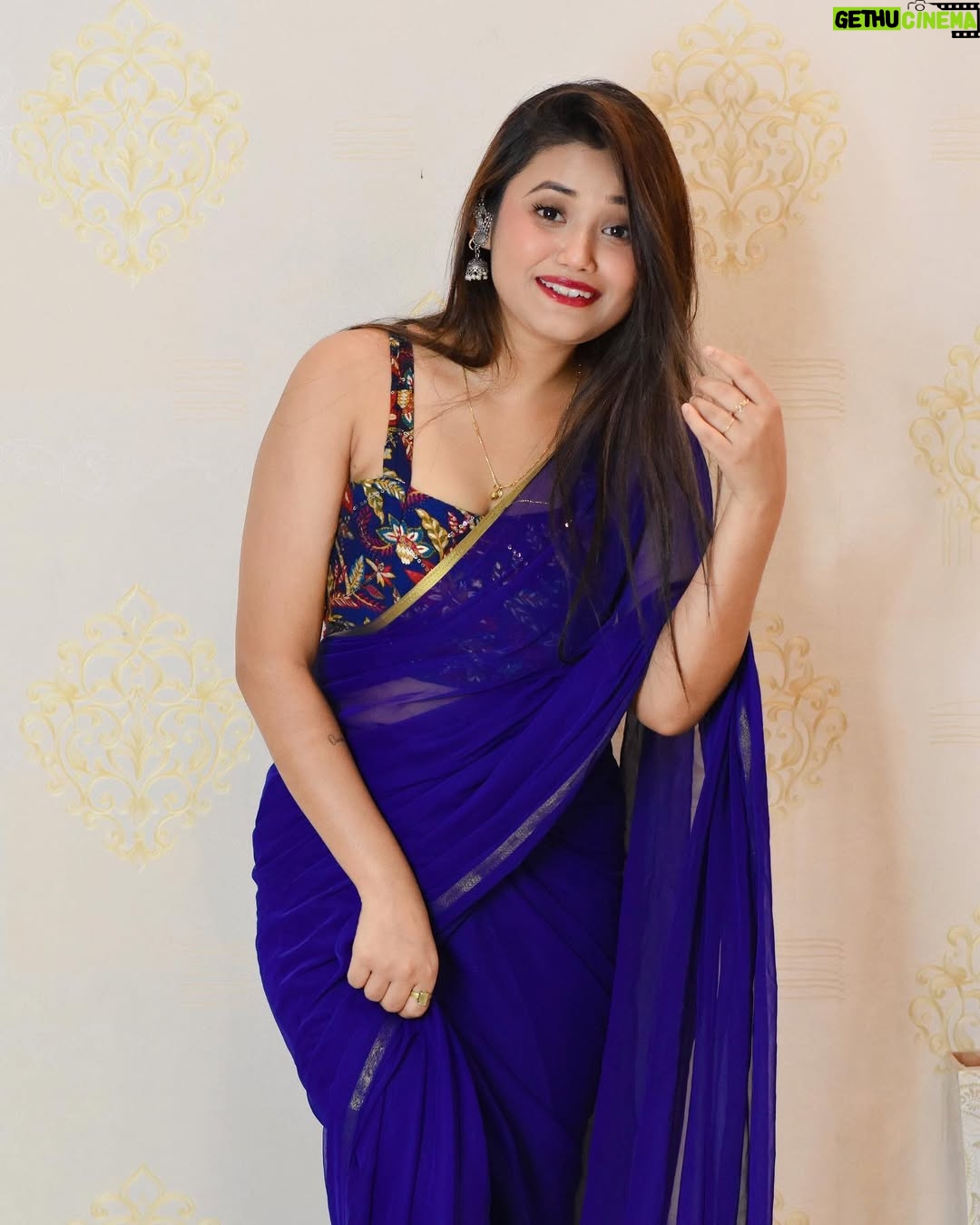 Aisha Kashyap - 51.3K Likes - 1.9 Million fam 💙🤍 
.
.
.
.
📸 @__prakashkumar__4567