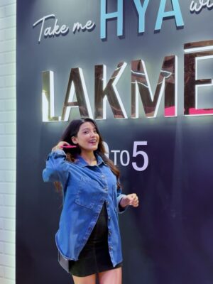 Aisha Siddiqui Instagram - When confidence meets radiance, it’s #LakméGlow all the way! 🌟 Loving how Lakmé’s beauty products not only enhance my skin but also empower my every look 💄

Thanks @lakmeindia for keeping me flawless
Available on @flipkart @flipkartlifestyle
#glamup2025 #FlipkartGlamUpSale #TrendItFlipkartIt #Lakme