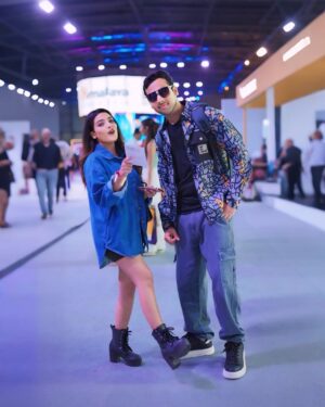 Aisha Siddiqui Instagram - Friendship with a touch of glam✨💕
.
.

#trending #pics #pictureoftheday #glamupfest #ınstagood #explore #friends #aaravchopra