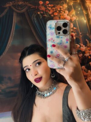 Aisha Siddiqui Instagram - 🦋