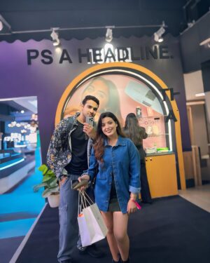Aisha Siddiqui Instagram - Friendship with a touch of glam✨💕
.
.
#trending #pics #pictureoftheday #glamupfest #ınstagood #explore #friends #aaravchopra