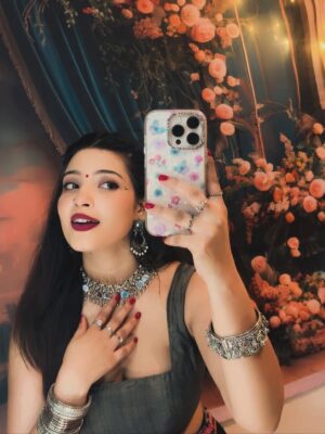 Aisha Siddiqui Instagram - 🦋