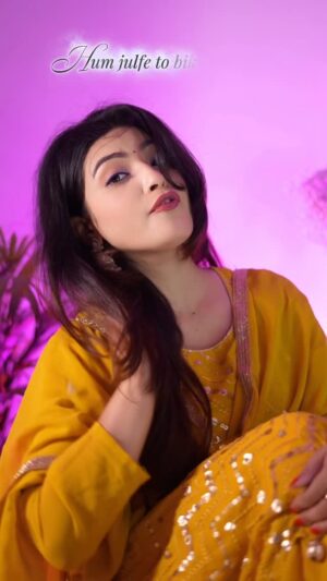 Aisha Siddiqui Instagram - 💖🫶🏻 Smjhe buddhu

Vc @_prajwal_joshi05 ✨