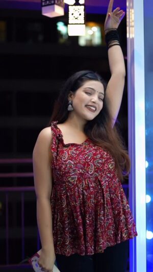 Aisha Siddiqui Instagram - Esa ladka hai kaha ??? 🥺