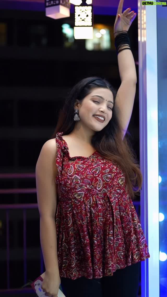 Aisha Siddiqui - 13.9K Likes - Esa ladka hai kaha ??? 🥺
