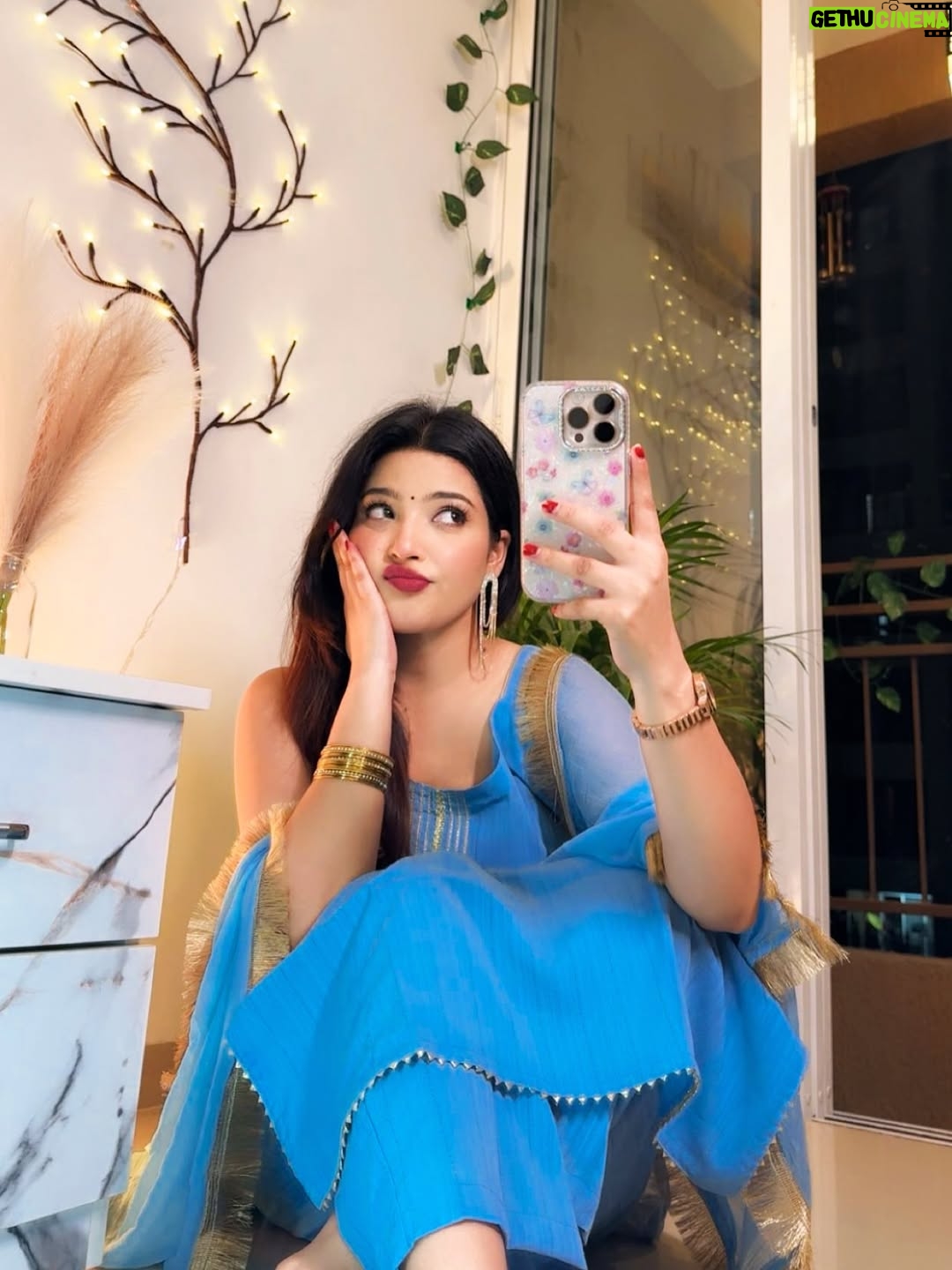 Aisha Siddiqui - 3 Likes - 🦋 Smbhalo sambhalo na pyar ho 🙈