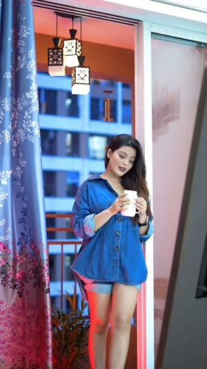 Aisha Siddiqui Instagram - Ladke agr pyaar me ho zindagi sawaar dete h ❤️😍
#viral #hnmji