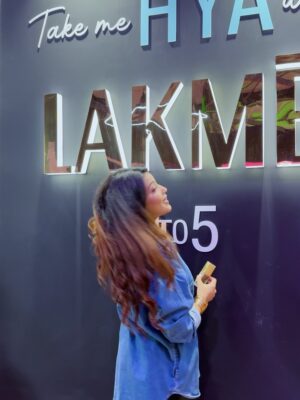 Aisha Siddiqui Instagram - When confidence meets radiance, it’s #LakméGlow all the way! 🌟 Loving how Lakmé’s beauty products not only enhance my skin but also empower my every look 💄

Thanks @lakmeindia for keeping me flawless
Available on @flipkart @flipkartlifestyle
#glamup2025 #FlipkartGlamUpSale #TrendItFlipkartIt #Lakme