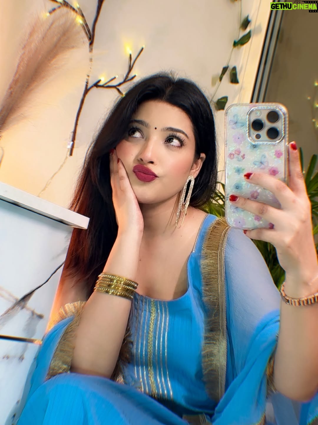 Aisha Siddiqui - 3 Likes - 🦋 Smbhalo sambhalo na pyar ho 🙈
