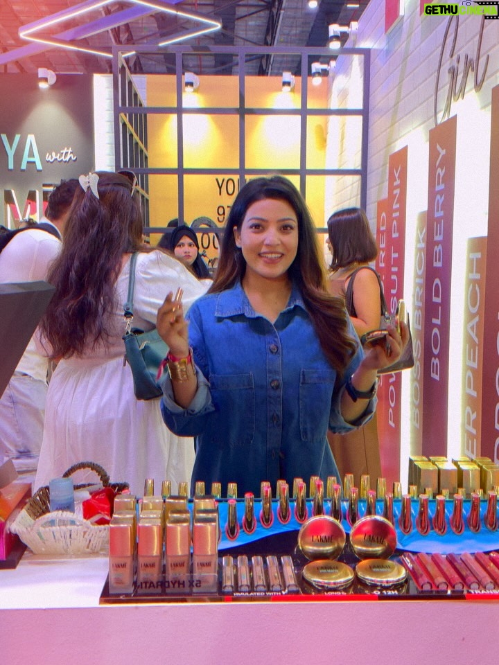 Aisha Siddiqui - 493 Likes - When confidence meets radiance, it’s #LakméGlow all the way! 🌟 Loving how Lakmé’s beauty products not only enhance my skin but also empower my every look 💄

Thanks @lakmeindia for keeping me flawless
Available on @flipkart @flipkartlifestyle
#glamup2025 #FlipkartGlamUpSale #TrendItFlipkartIt #Lakme