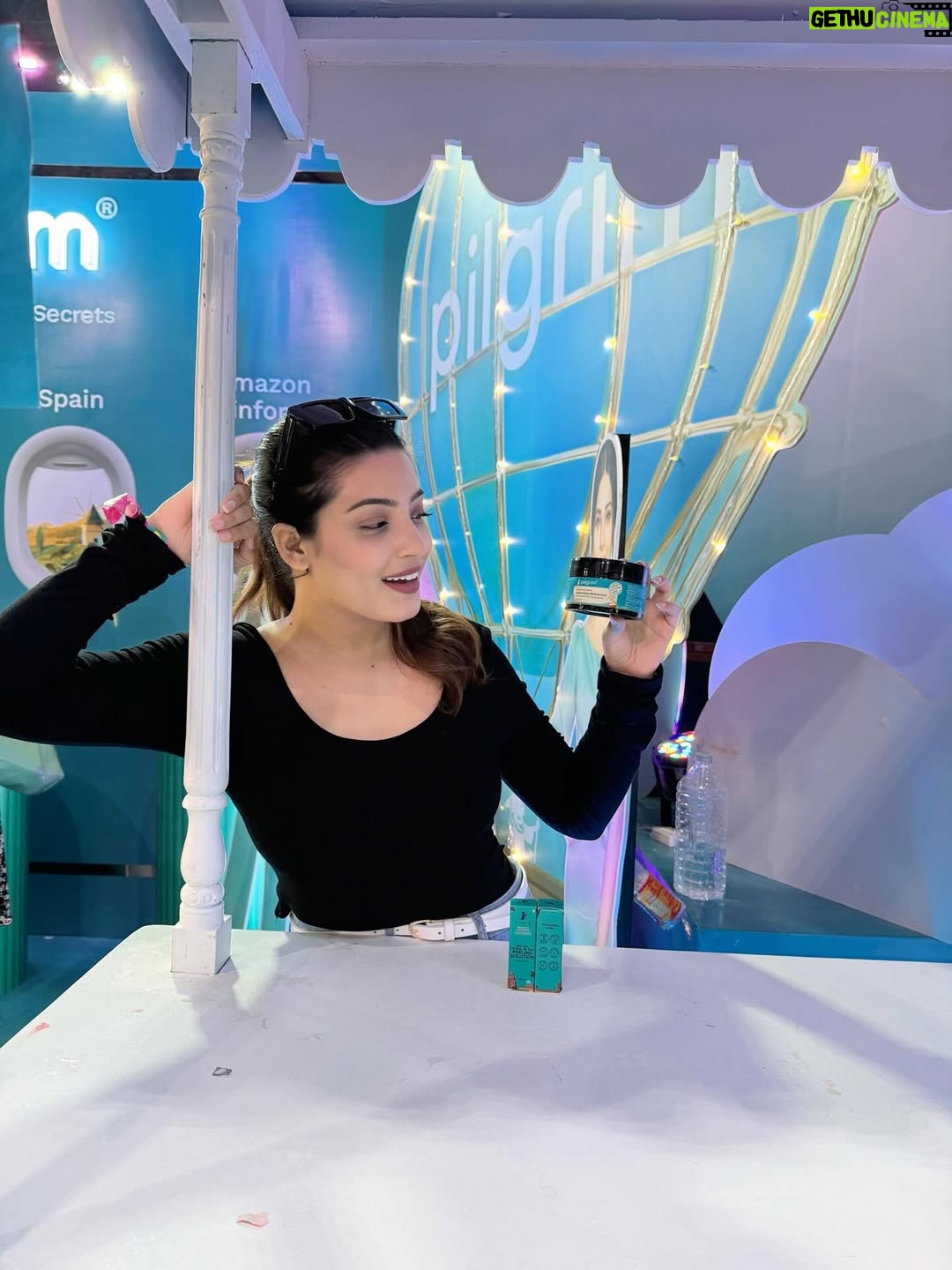 Aisha Siddiqui - 568 Likes - Glow naturally with Pilgrim – where beauty meets tradition. 😍

Thanks @discover.pilgrim for keeping me flawless
Available on @flipkart @flipkartlifestyle
#glamup2025 #FlipkartGlamUpSale #TrendItFlipkartIt #pilgrim