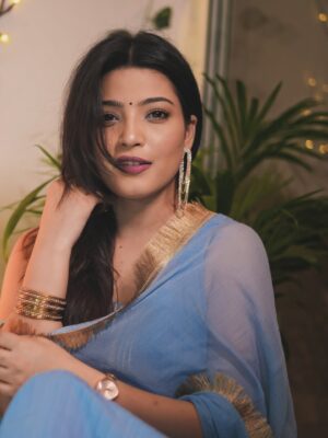 Aisha Siddiqui Instagram - 🦋 Smbhalo sambhalo na pyar ho 🙈