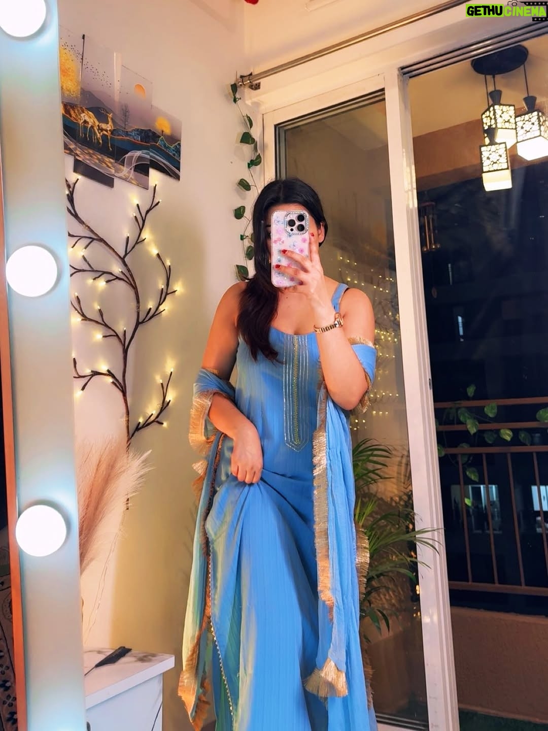 Aisha Siddiqui - 3 Likes - 🦋 Smbhalo sambhalo na pyar ho 🙈