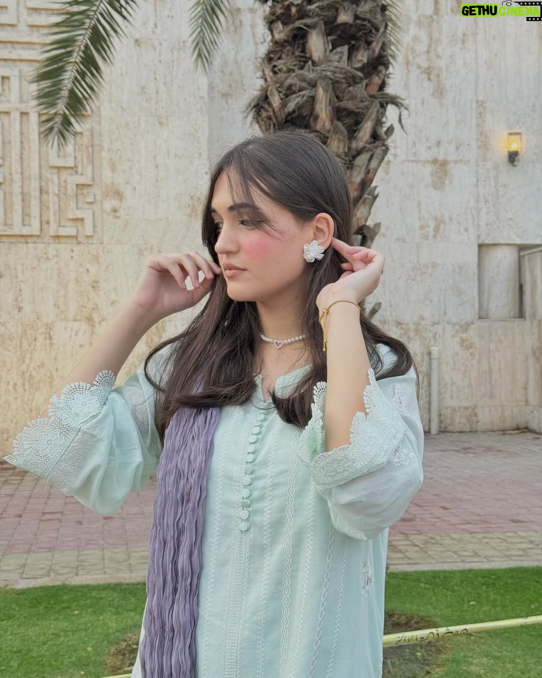 Aiza Khan - 33.9K Likes - 