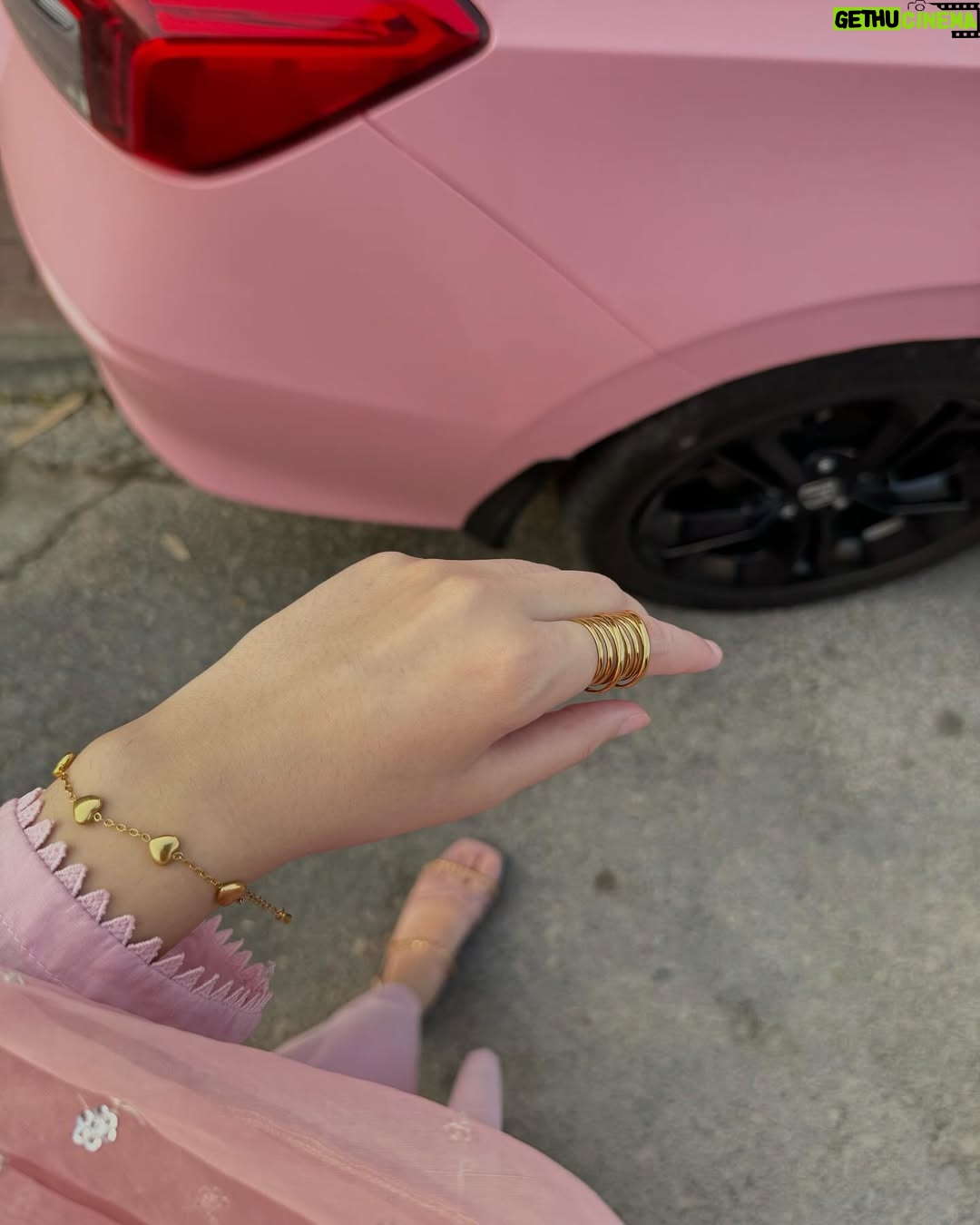 Aiza Khan - 54.8K Likes - Again pink🥹💗