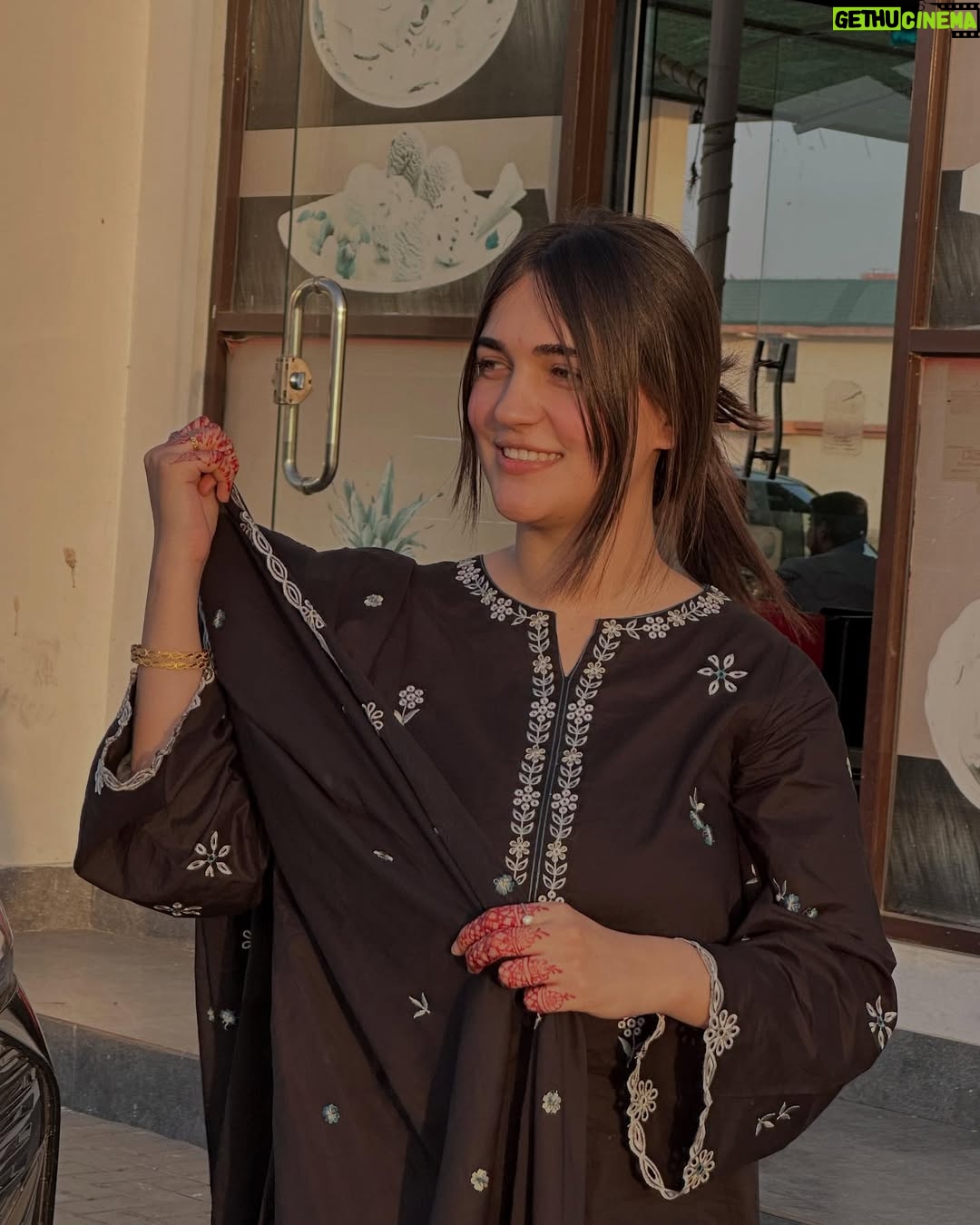 Aiza Khan - 62.5K Likes - عید سعید 🖤