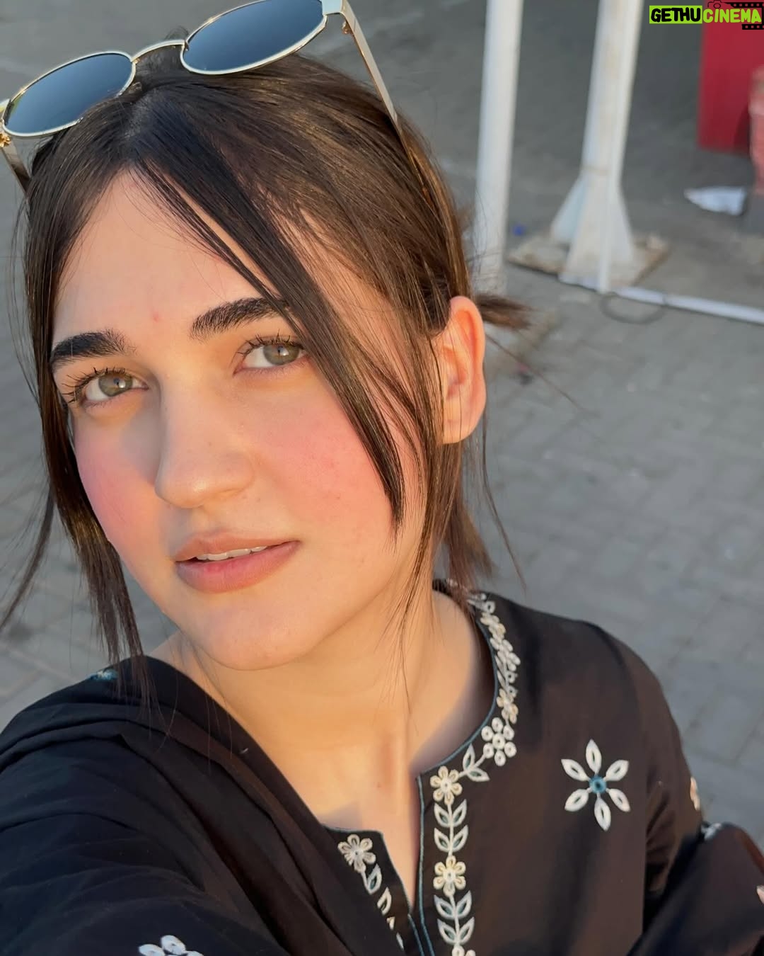 Aiza Khan - 62.5K Likes - عید سعید 🖤